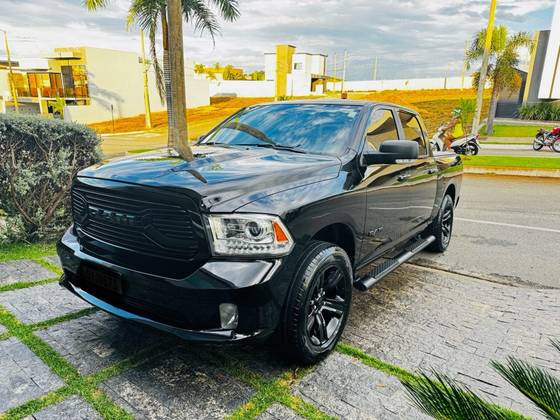 RAM CLASSIC 5.7 V8 GASOLINA LARAMIE CD 4X4 AUTOMÁTICO RAM CLASSIC 5.7 V8 GASOLINA LARAMIE CD 4X4 AUTOMÁTICO